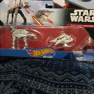 Hot Wheels Star Wars AT-AT vs. Snowspeeder Die-Cast Set NWOT